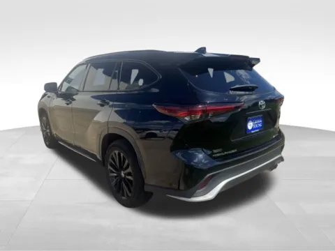 More photos of 2025 Toyota Highlander XSE at Gregg Young Toyota of Ottumwa, IA