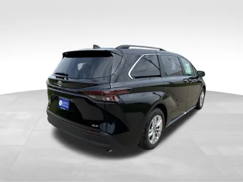 More photos of 2026 Toyota Sienna XLE at Gregg Young Toyota of Ottumwa, IA