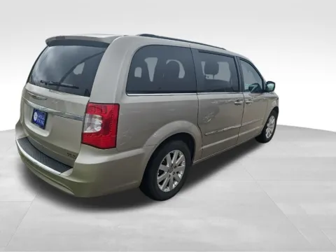 More photos of 2016 Chrysler Town & Country Touring at Gregg Young Toyota of Ottumwa, IA