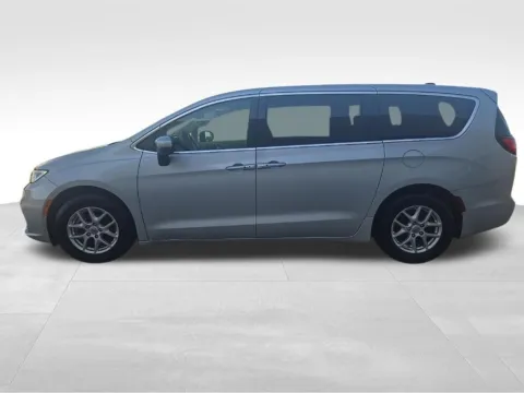 More photos of 2023 Chrysler Pacifica Touring L at Gregg Young Toyota of Ottumwa, IA