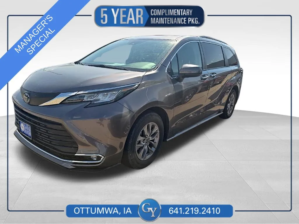 Gray 2022 Toyota Sienna XLE for sale in Ottumwa, IA