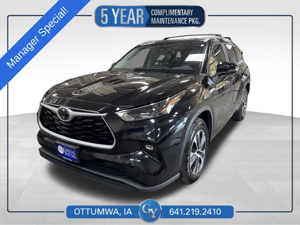 Black 2023 Toyota Highlander XLE for sale in Ottumwa, IA