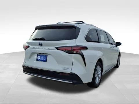 More photos of 2024 Toyota Sienna Limited at Gregg Young Toyota of Columbus, NE