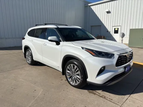 More photos of 2026 Toyota Highlander Hybrid Platinum at Gregg Young Toyota of Columbus, NE