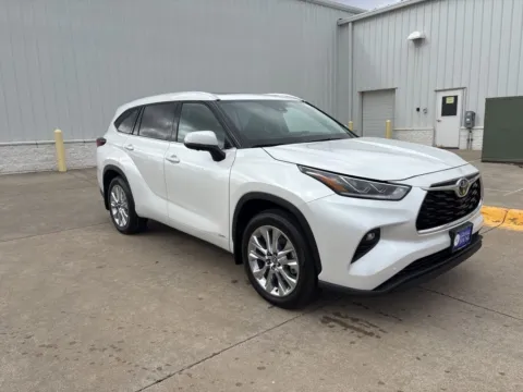 More photos of 2026 Toyota Highlander Hybrid Limited at Gregg Young Toyota of Columbus, NE