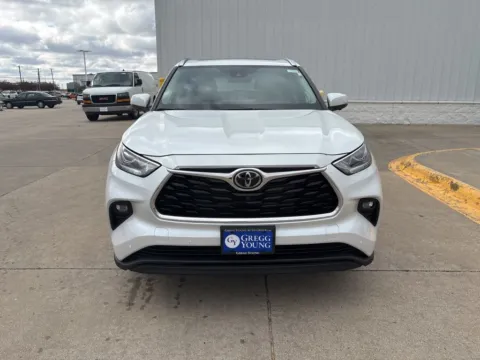 Another view of 2026 Toyota Highlander Hybrid Limited for sale in Columbus, NE at Gregg Young Toyota of Columbus