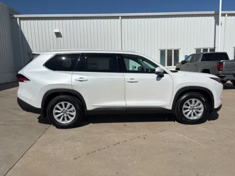 More photos of 2026 Toyota Grand Highlander Hybrid XLE at Gregg Young Toyota of Columbus, NE
