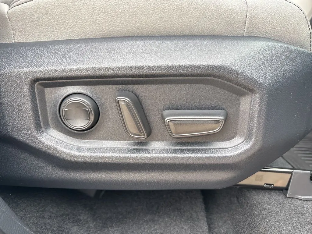 2026 Toyota Tundra Limited - Photo 28