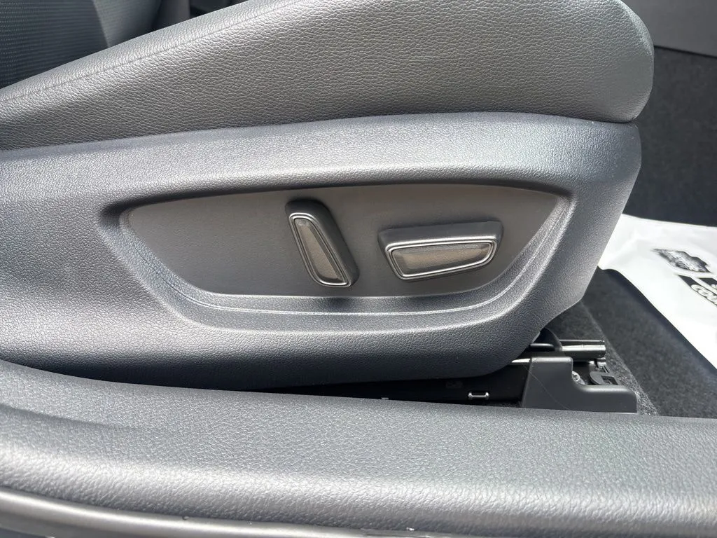 2026 Toyota Camry XLE - Photo 27