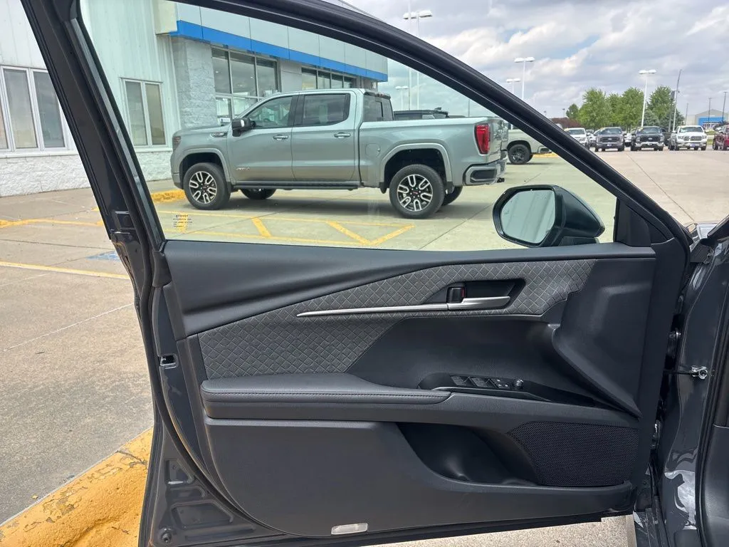 2026 Toyota Camry XLE - Photo 12
