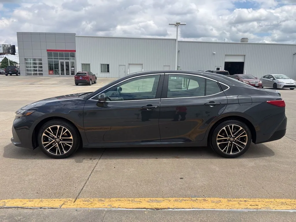 2026 Toyota Camry XLE - Photo 10