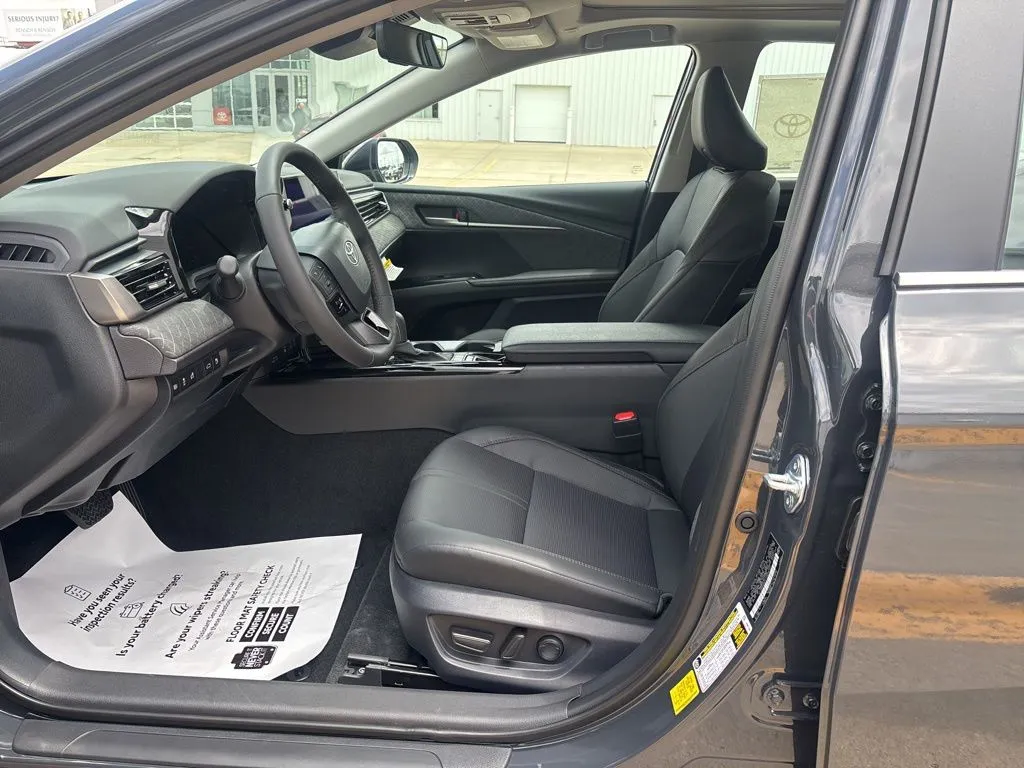 2026 Toyota Camry XLE - Photo 13