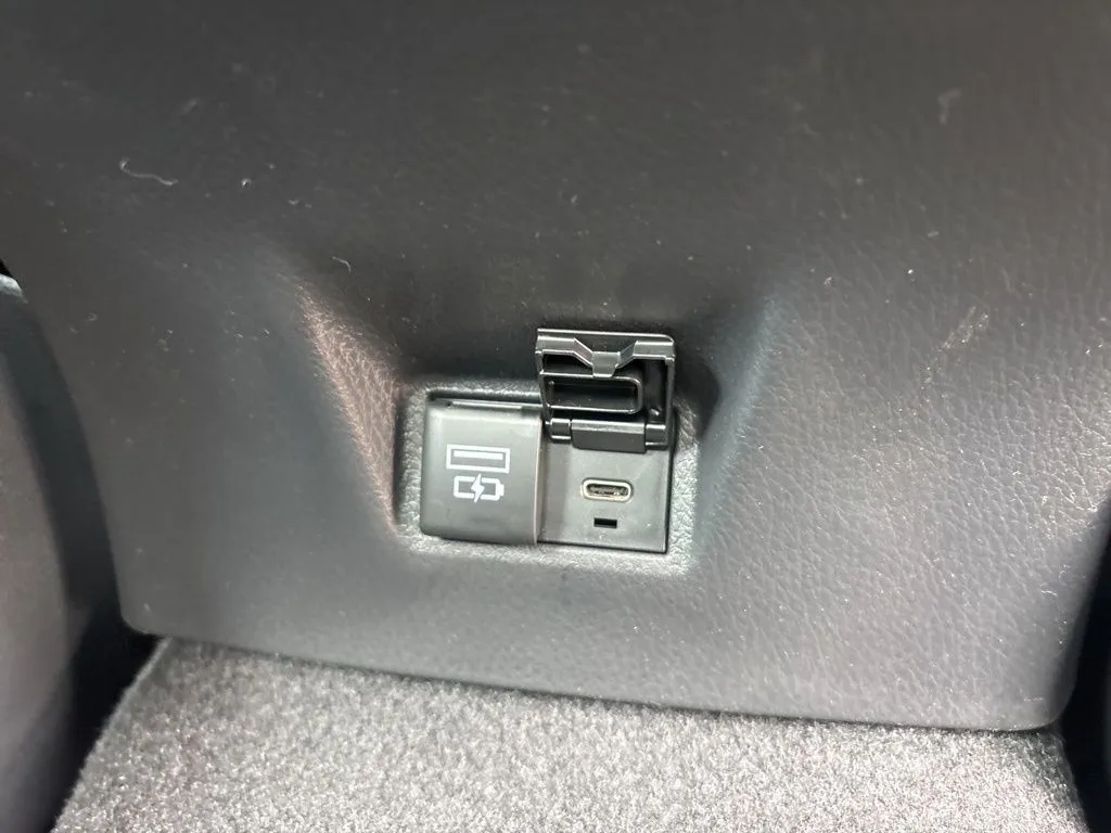 2026 Toyota Camry XLE - Photo 32
