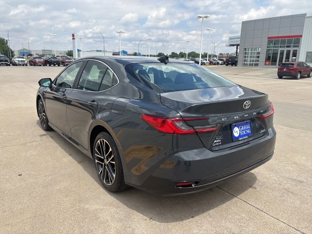2026 Toyota Camry XLE - Photo 9