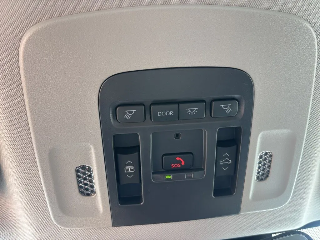 2026 Toyota Camry XLE - Photo 18