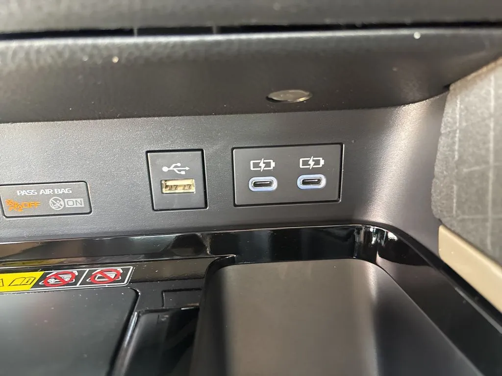 2026 Toyota Camry XLE - Photo 21