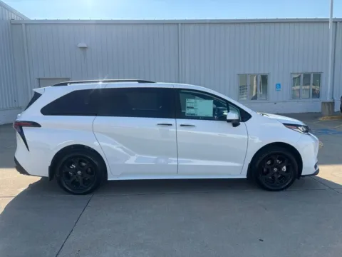 More photos of 2026 Toyota Sienna Woodland Edition at Gregg Young Toyota of Columbus, NE