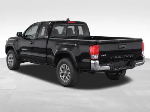 More photos of 2016 Toyota Tacoma SR5 at Gregg Young Toyota of Columbus, NE