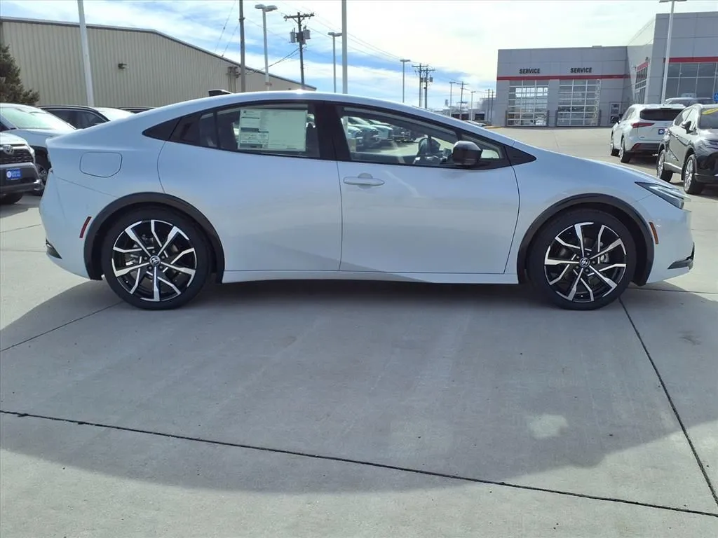 2026 Toyota Prius Plug-in Hybrid XSE Premium - Photo 7