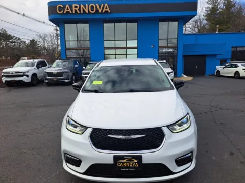 White 2024 Chrysler Pacifica Touring L for sale in Southborough, MA