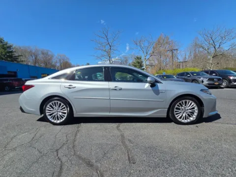 More photos of 2020 Toyota Avalon Hybrid Limited at CARNOVA SOUTHBOROUGH, MA