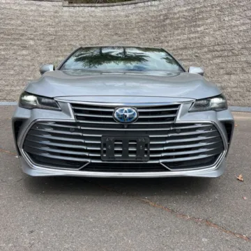 Silver 2020 Toyota Avalon Hybrid Limited for sale in Southborough, MA