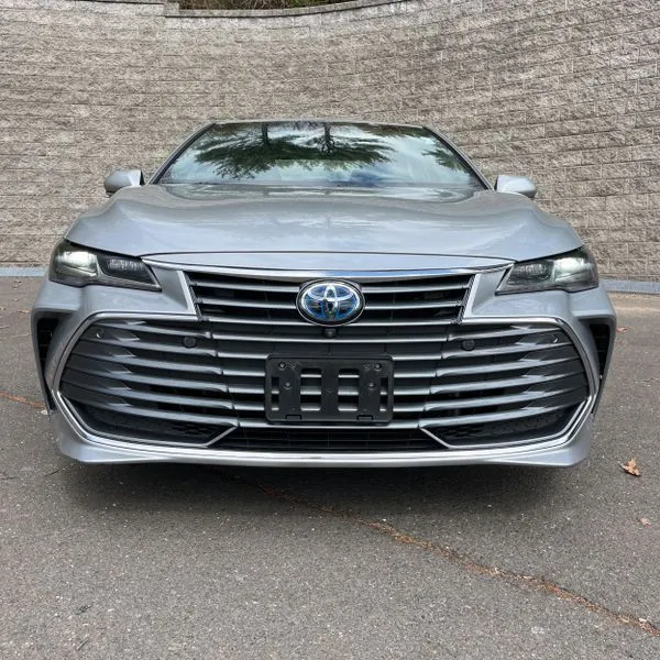 Silver 2020 Toyota Avalon Hybrid Limited for sale in Southborough, MA