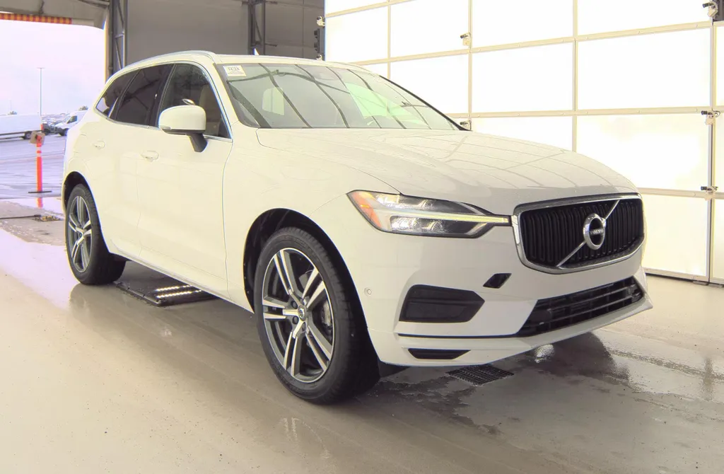 White 2018 Volvo XC60 T5 Momentum for sale in Southborough, MA