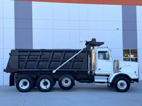 More photos of 2000 WESTERN STAR 4900 at Forge Truck Centers - South Carolina, SC