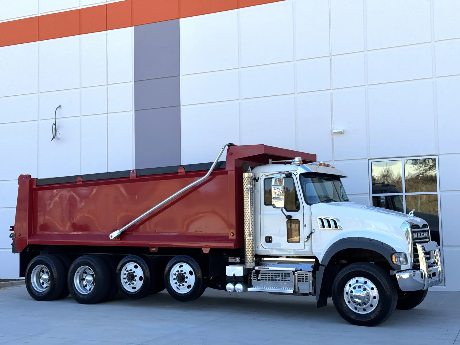 2022 Mack Granite - image 2