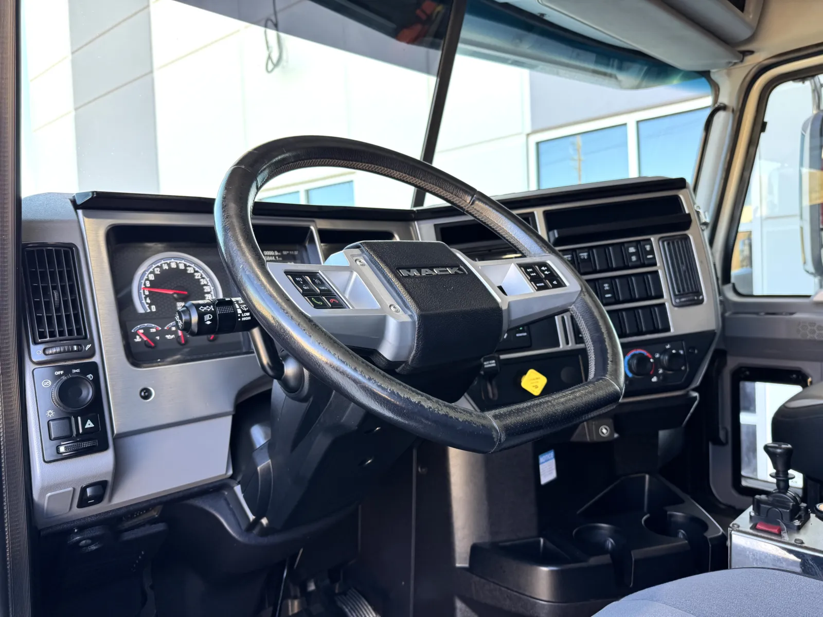 2022 Mack Granite - image 16