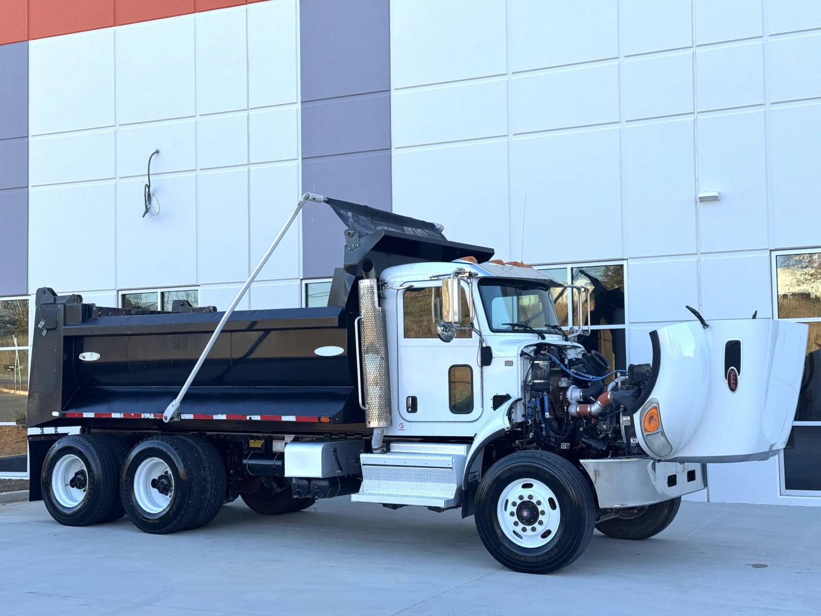 2018 Peterbilt 348 - image 10