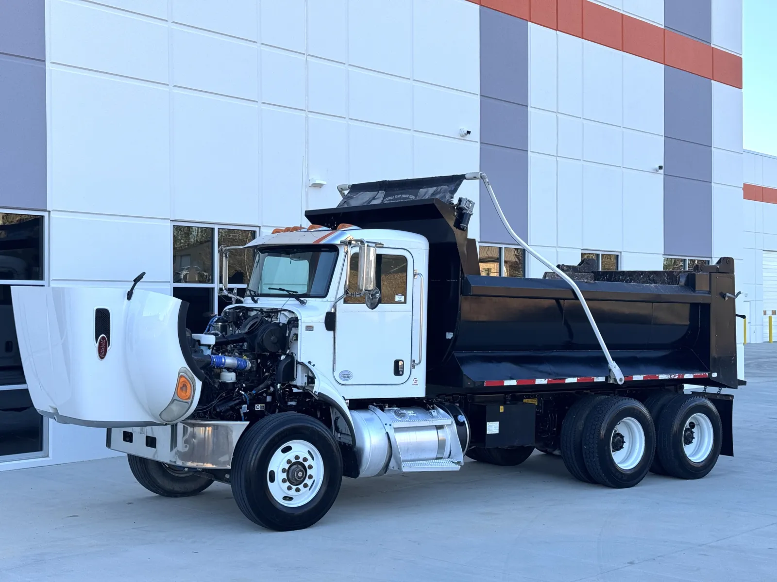 2018 Peterbilt 348 - image 11