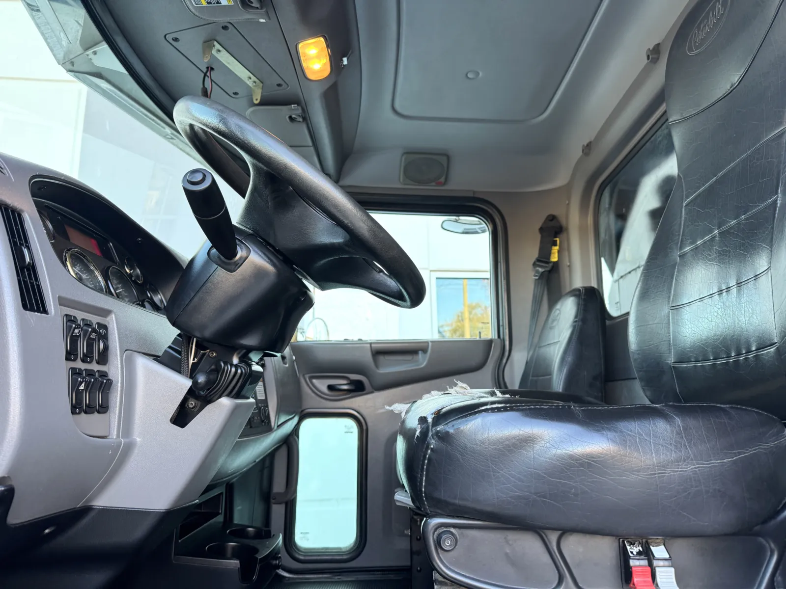 2018 Peterbilt 348 - image 15