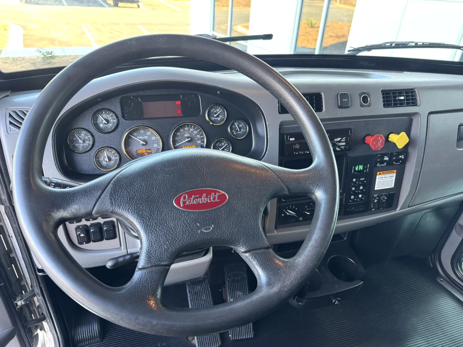 2018 Peterbilt 348 - image 17