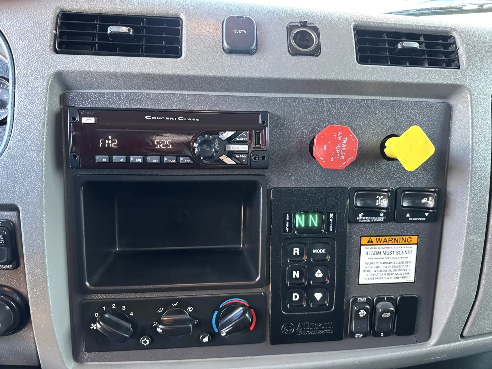 2018 Peterbilt 348 - image 19