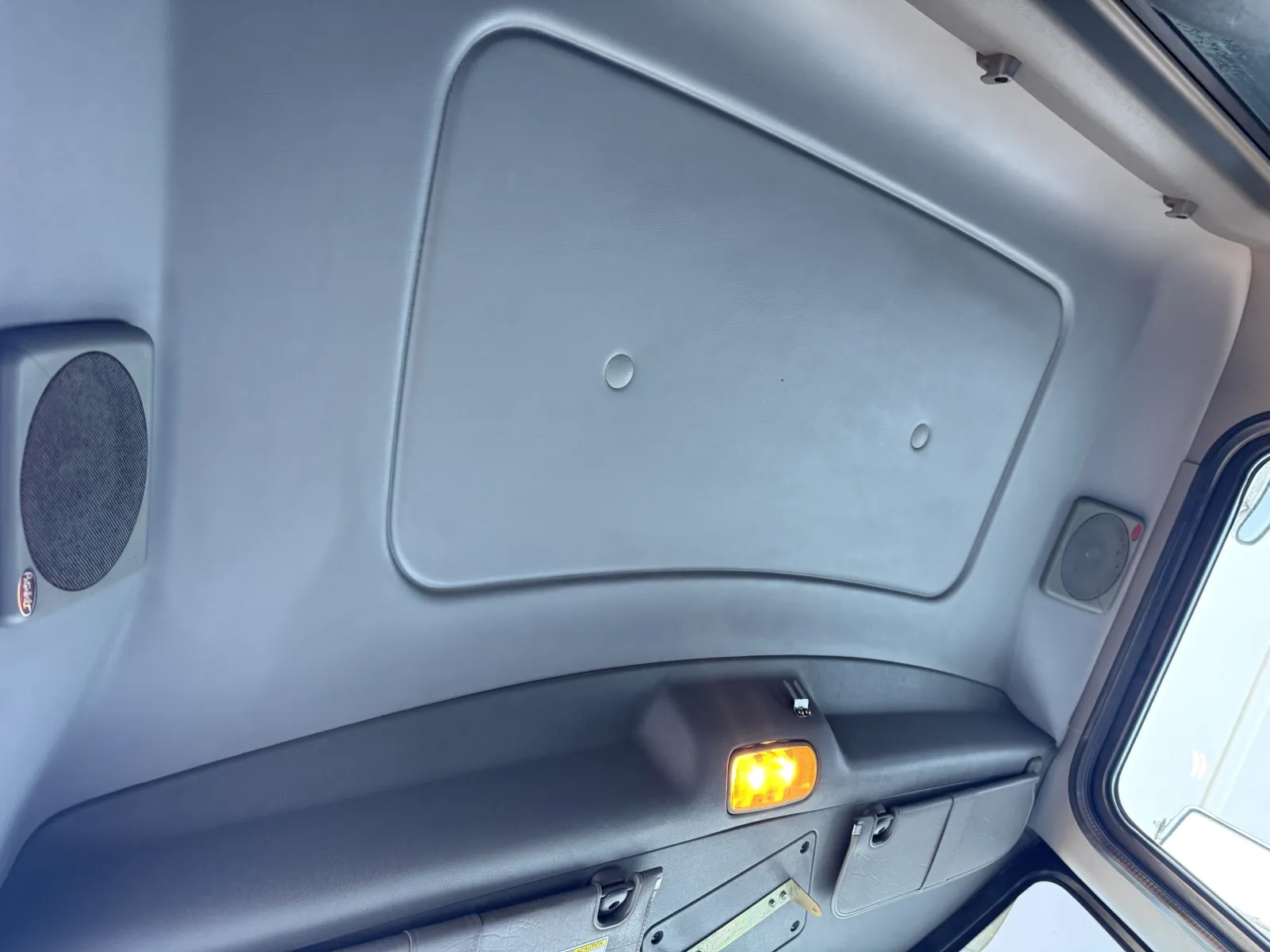 2018 Peterbilt 348 - image 22