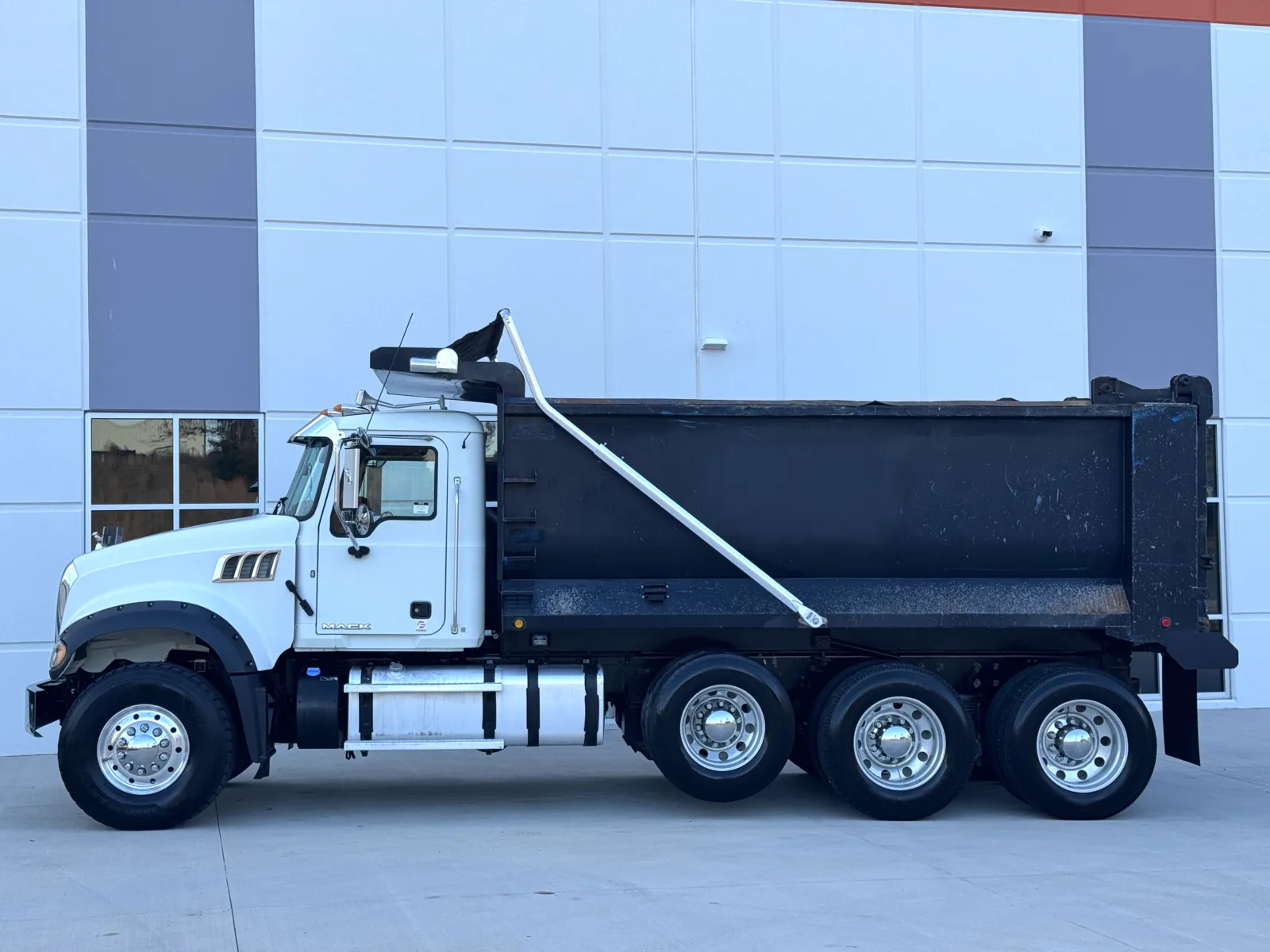 2015 Mack - image 5