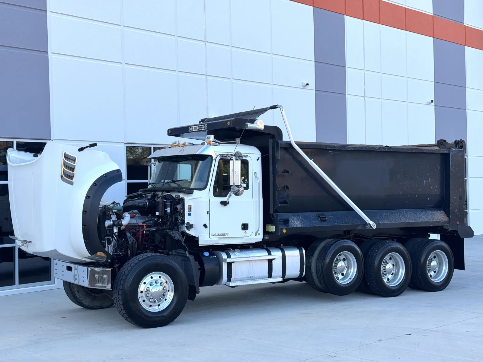 2015 Mack - image 11