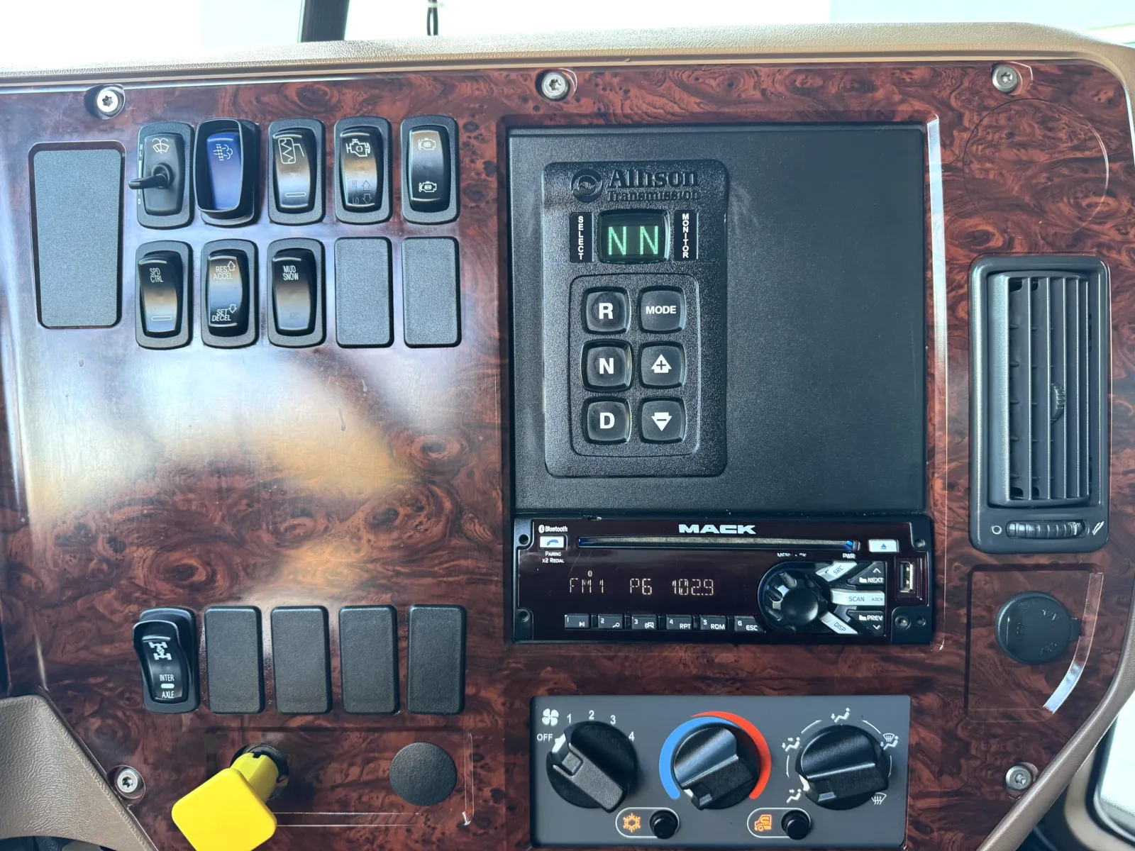 2015 Mack - image 19