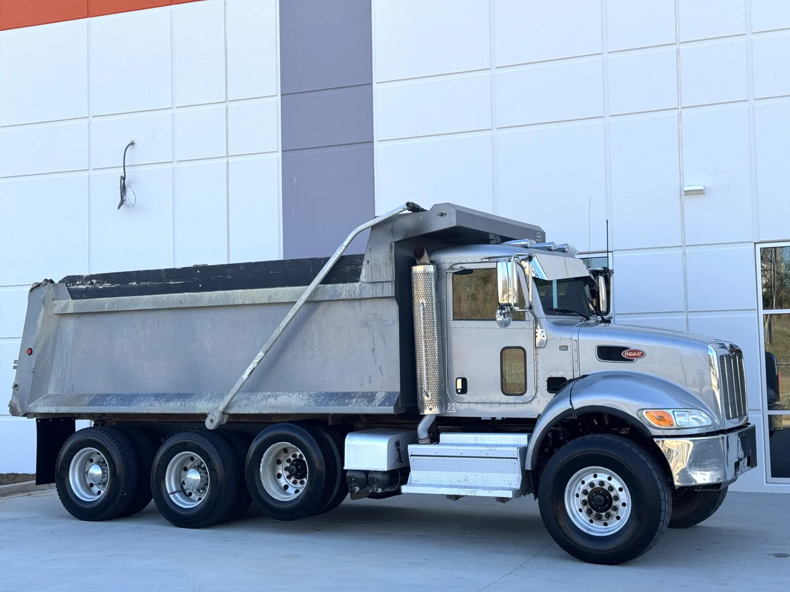 2021 Peterbilt 348 - image 2