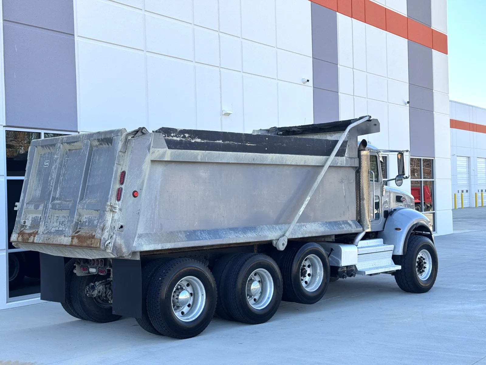 2021 Peterbilt 348 - image 6