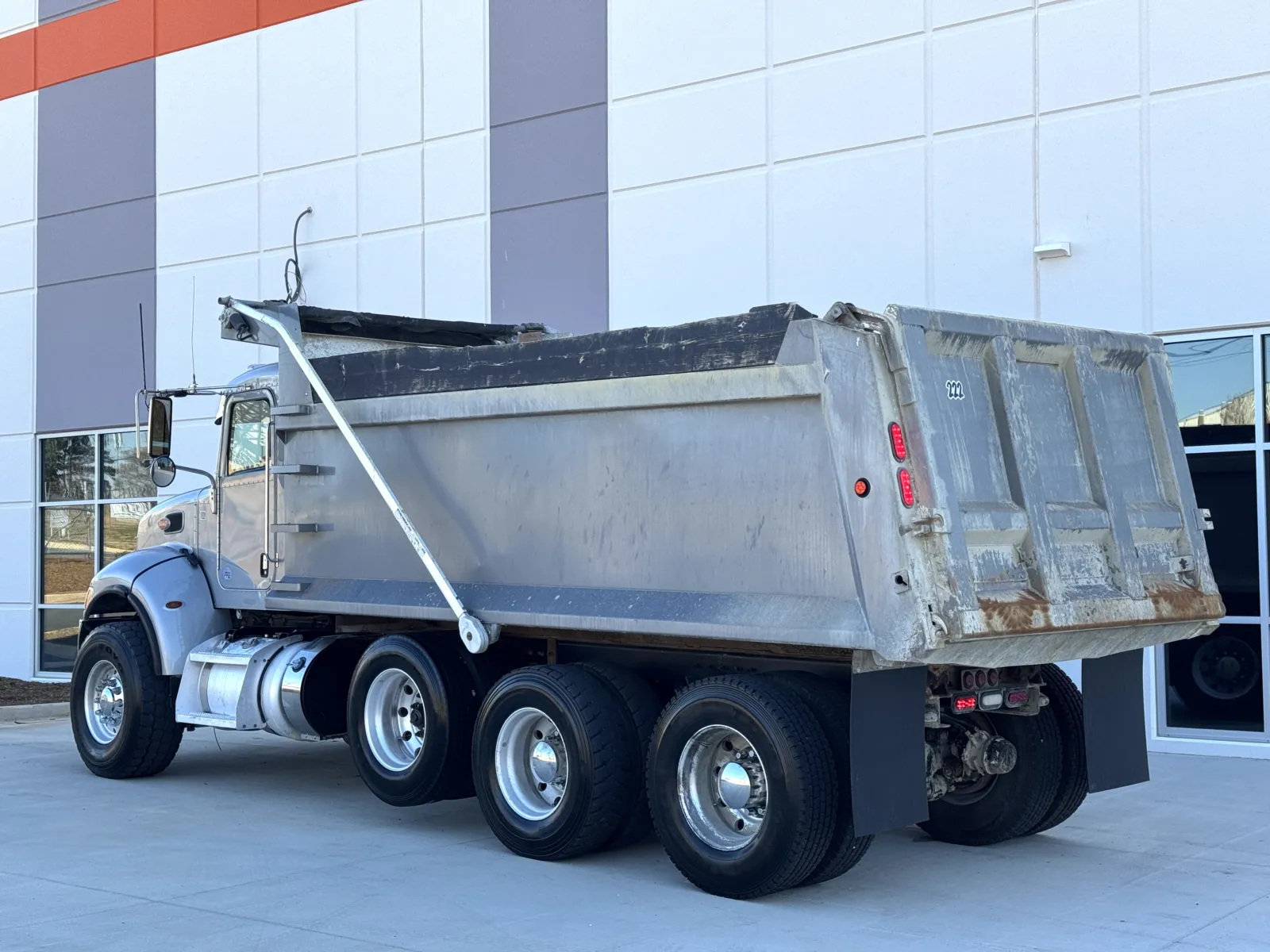 2021 Peterbilt 348 - image 7