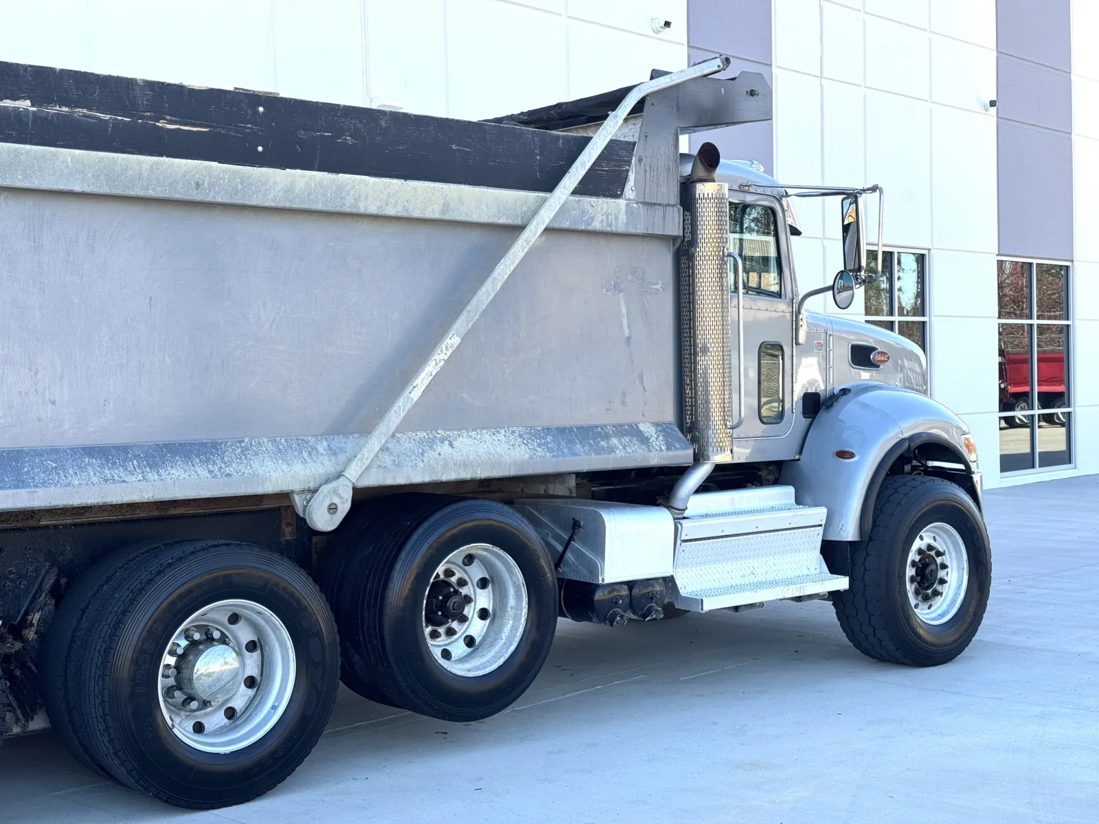 2021 Peterbilt 348 - image 8