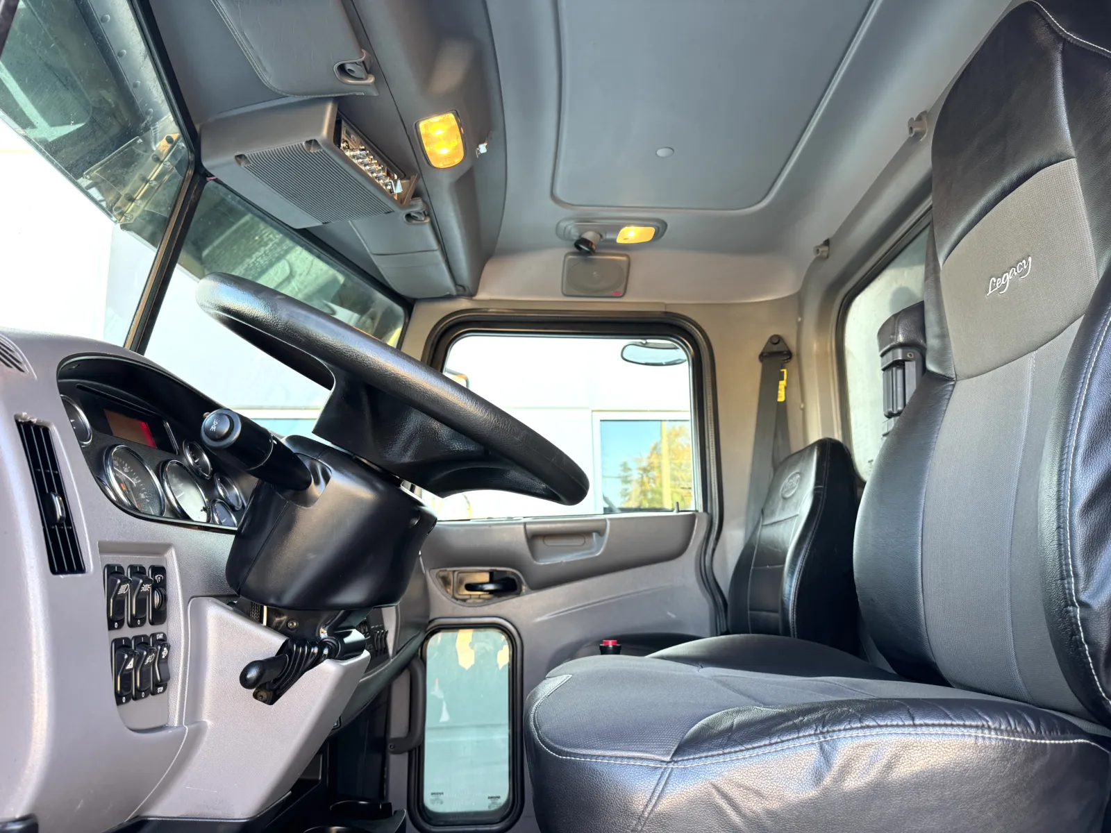 2021 Peterbilt 348 - image 15