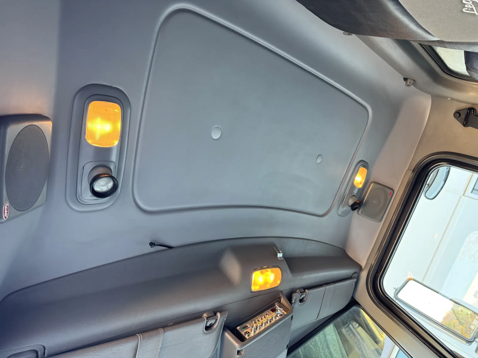 2021 Peterbilt 348 - image 22