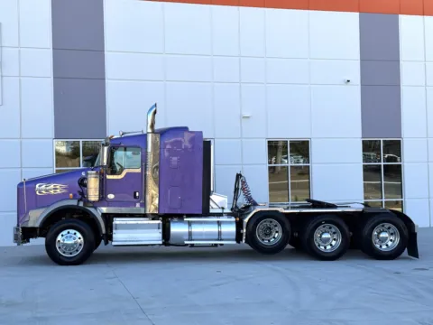 More photos of 2014 KENWORTH T800 at Forge Truck Centers - South Carolina, SC