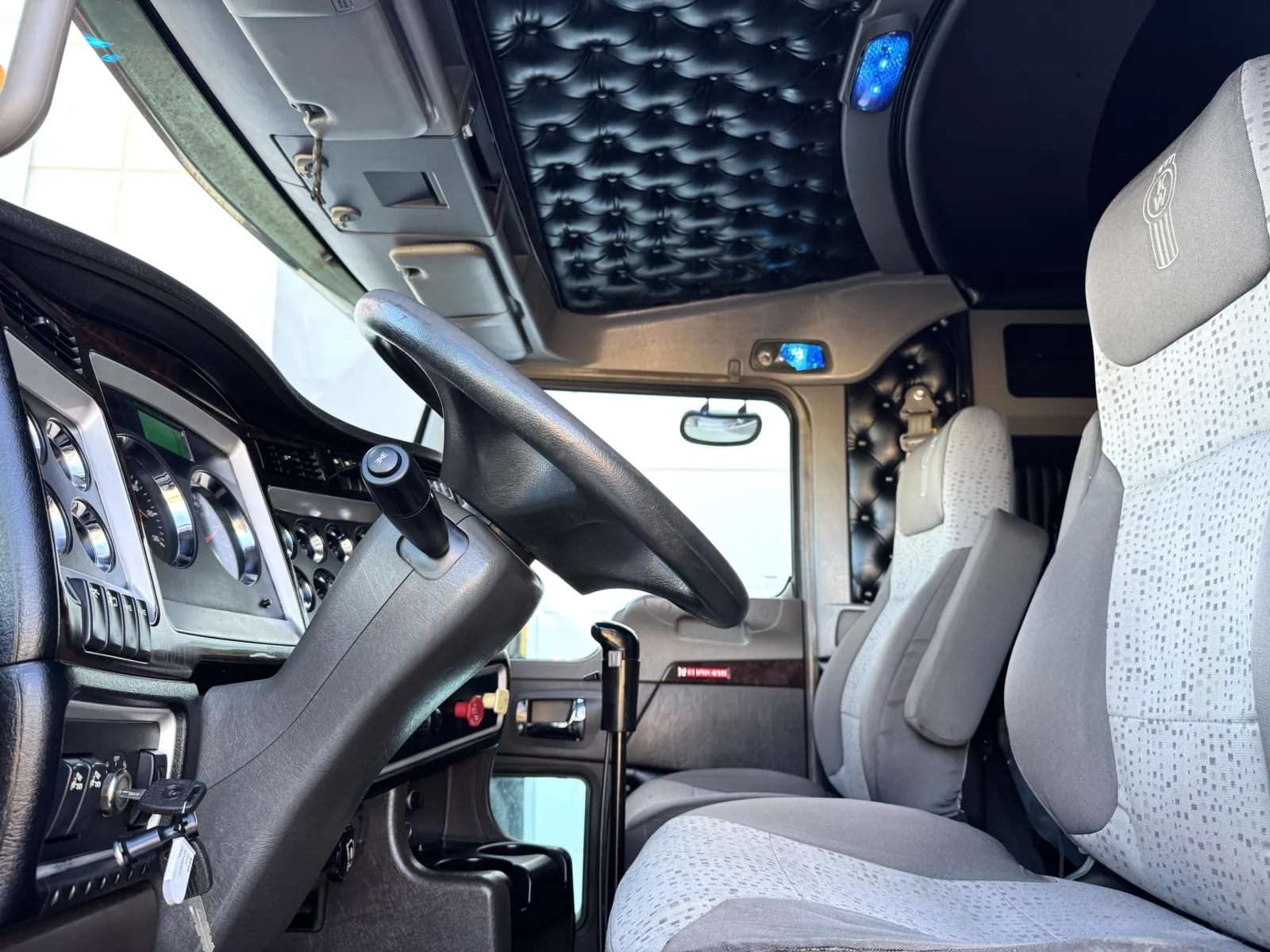 2014 Kenworth T800 - image 13