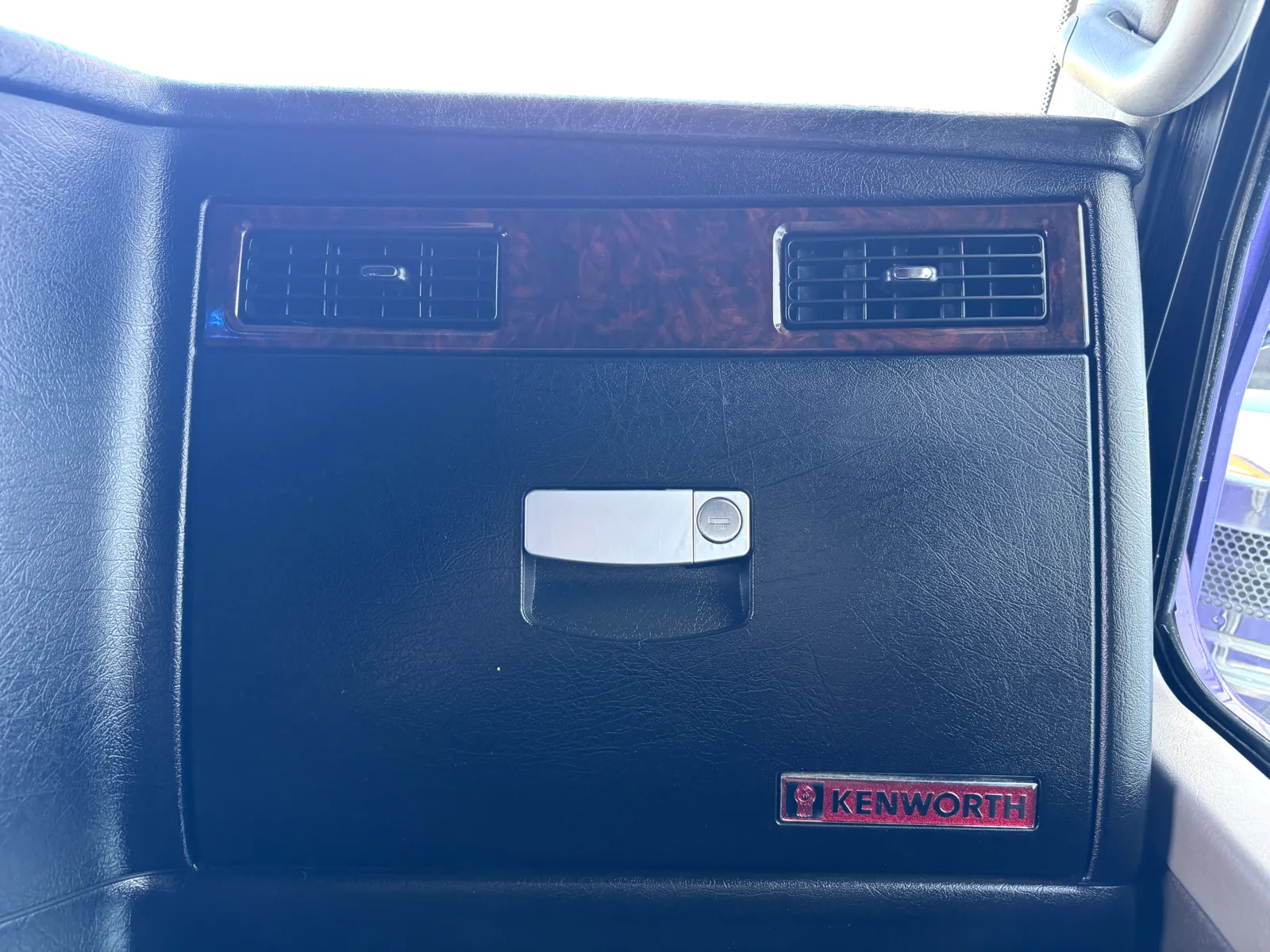 2014 Kenworth T800 - image 18