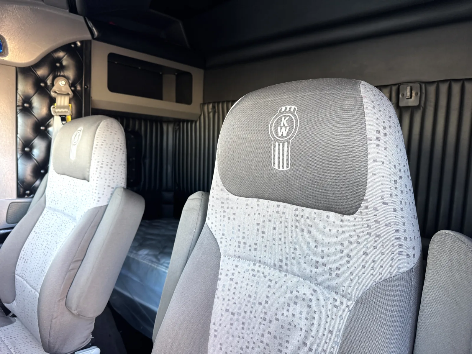 2014 Kenworth T800 - image 22